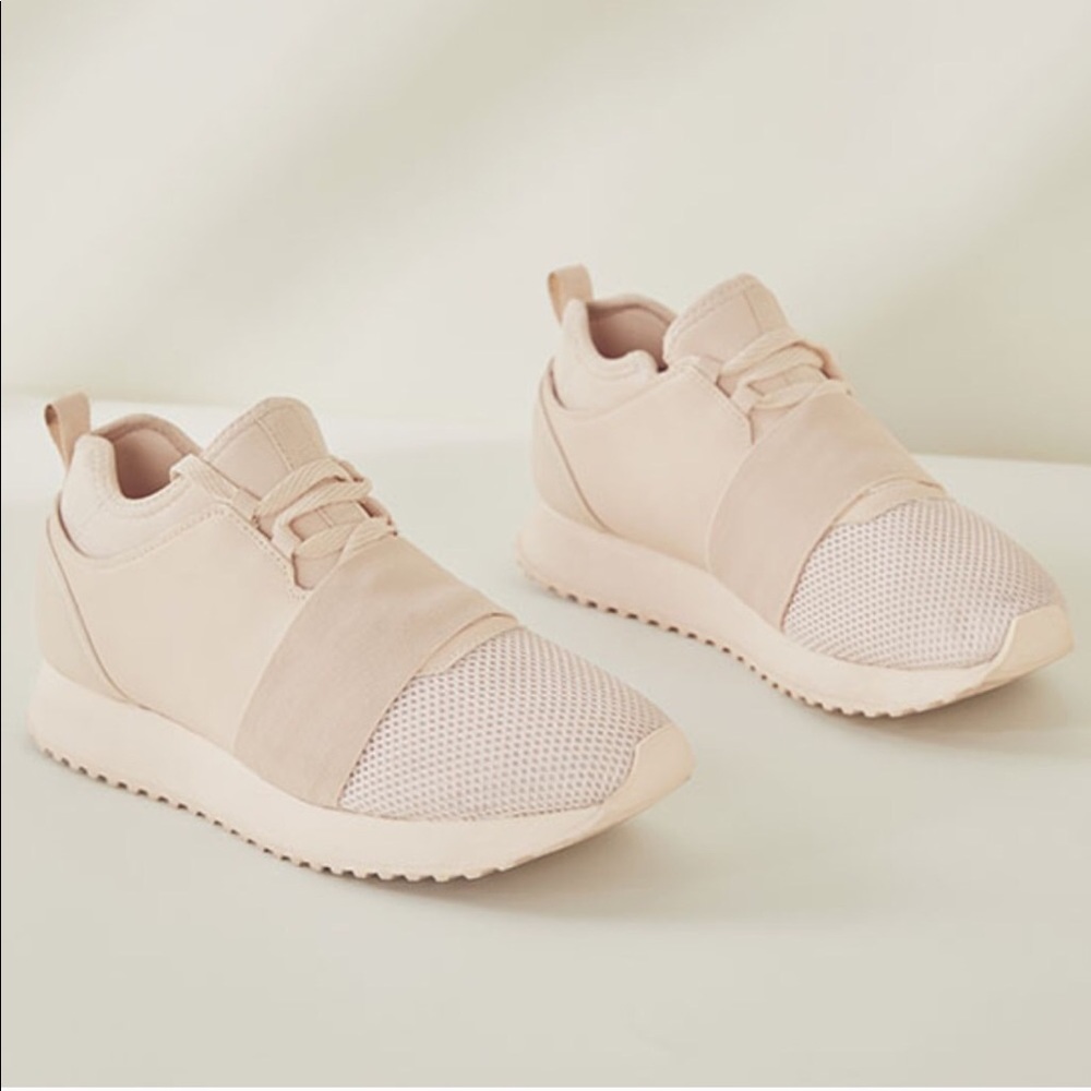 Fabletics workout shoes Nike Demi